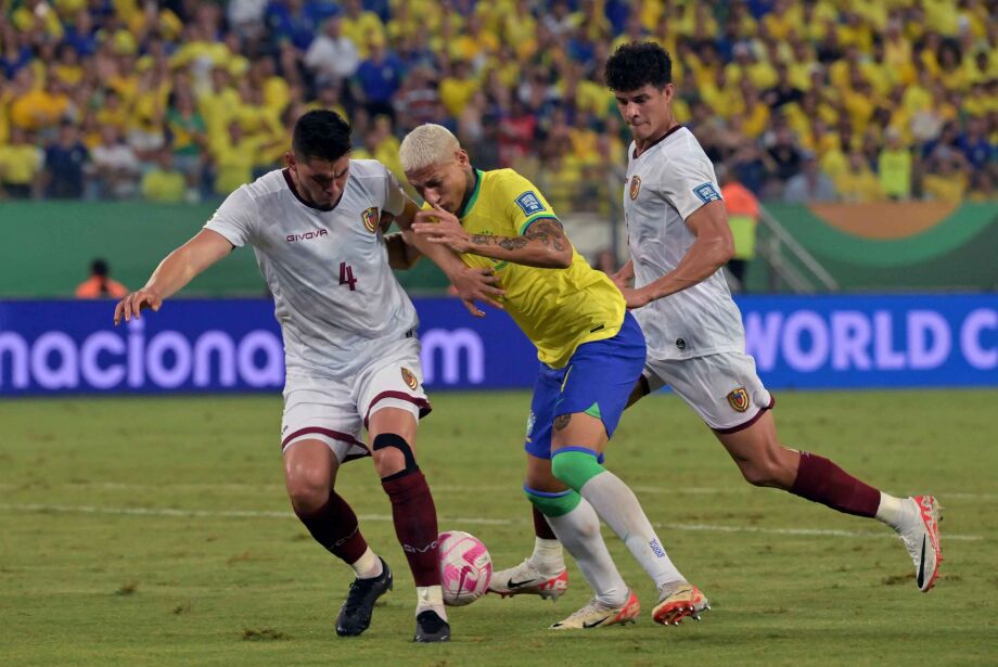 Brasil faz jogo pobre, leva golaço da Venezuela e decepciona com