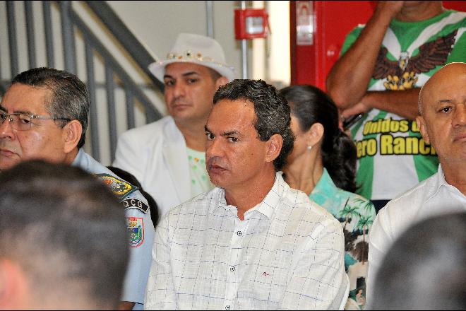 Prefeito proíbe servidor de fazer campanha no período eleitoral