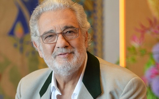 Plácido Domingo pede perdão às mulheres que o acusam de assédio sexual