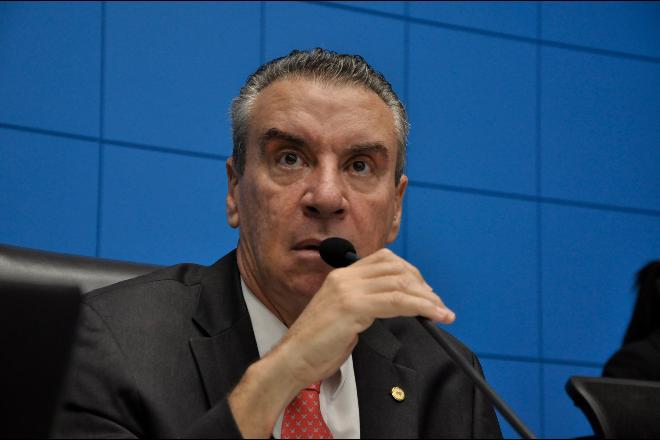 Contrariando ministro da Saúde, Assembleia paralisa atividades