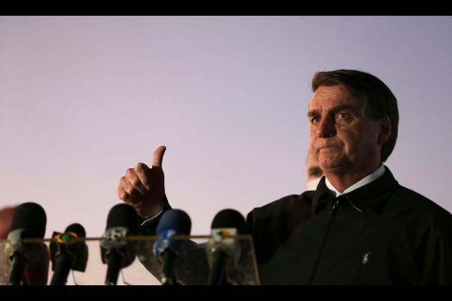 Bolsonaro pede que apoiadores não saiam às ruas no próximo domingo