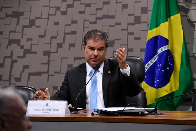 Senadores propõem em PEC adiar eleição para o mês de dezembro