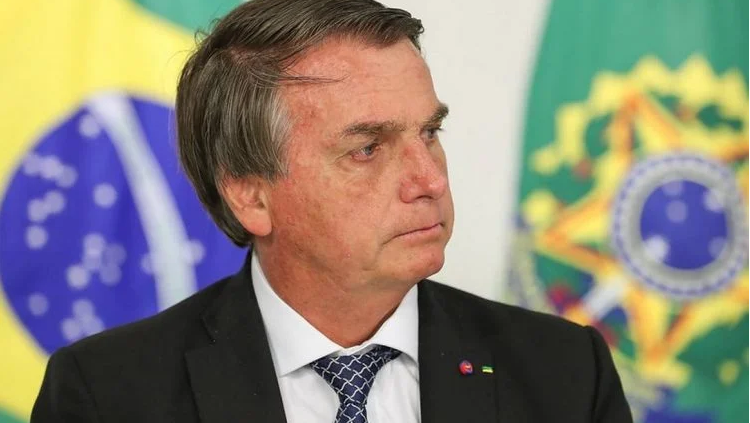 Bolsonaro tem alta após cirurgia para retirar pedra na bexiga