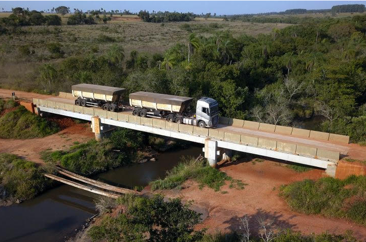 Em Jardim, governo leva infraestrutura urbana e pontes para escoar produção