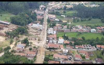 Chega a 15 o número de mortos pelas fortes chuvas em Santa Catarina