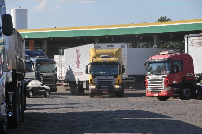 Caminhoneiros marcam paralisação para 1º de fevereiro contra alta no diesel