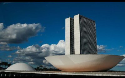 Após recesso, Congresso volta ao trabalho com pautas urgentes na mesa