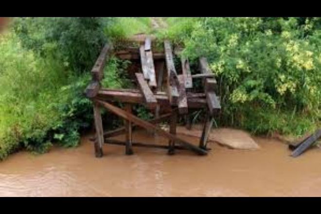 Rompimento de duas pontes no município de Corguinho deixa 250 pessoas isoladas