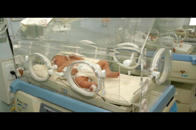 Sem leitos neonatais, hospitais tentam “atrasar” nascimentos