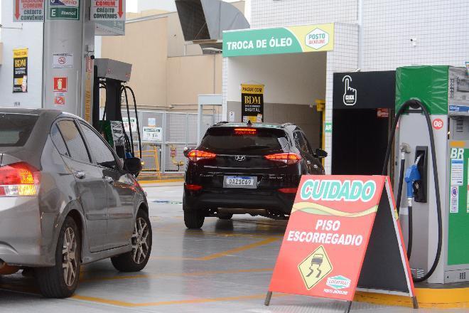 Petrobras anuncia sexto aumento consecutivo da gasolina; diesel também terá alta