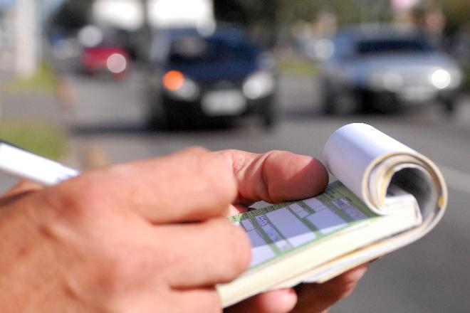 Agetran multa aproximadamente 71 motoristas por hora em Campo Grande