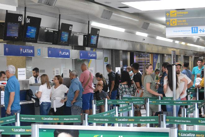 Projeto de Lei propõe desconto de 50% em passagens aéreas para crianças com menos de 12 anos