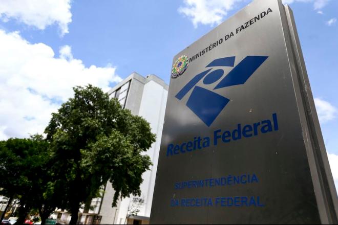 Arrecadação federal soma R$ 156,8 bilhões em abril, recorde para o mês