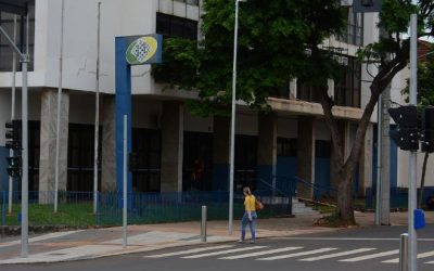 Décimo terceiro de aposentados do INSS começa a ser depositado nesta terça-feira