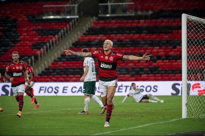 Na estreia do Brasileirão, Flamengo supera Palmeiras no Maracanã e aumenta tabu