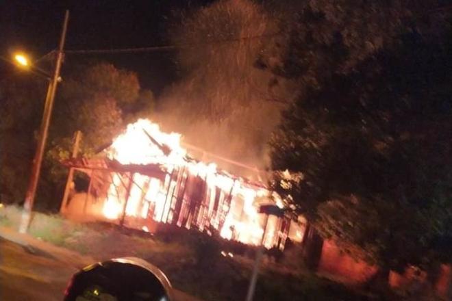 Polícia investiga incêndios em série em casas, carros e terrenos no interior