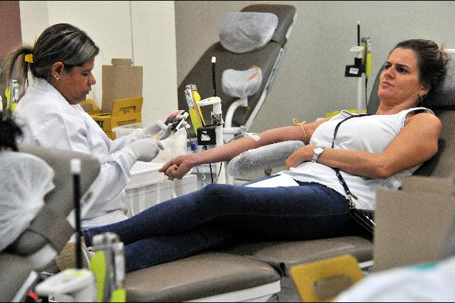 Pessoas que tomaram a vacina contra gripe devem aguardar 2 dias para doar sangue