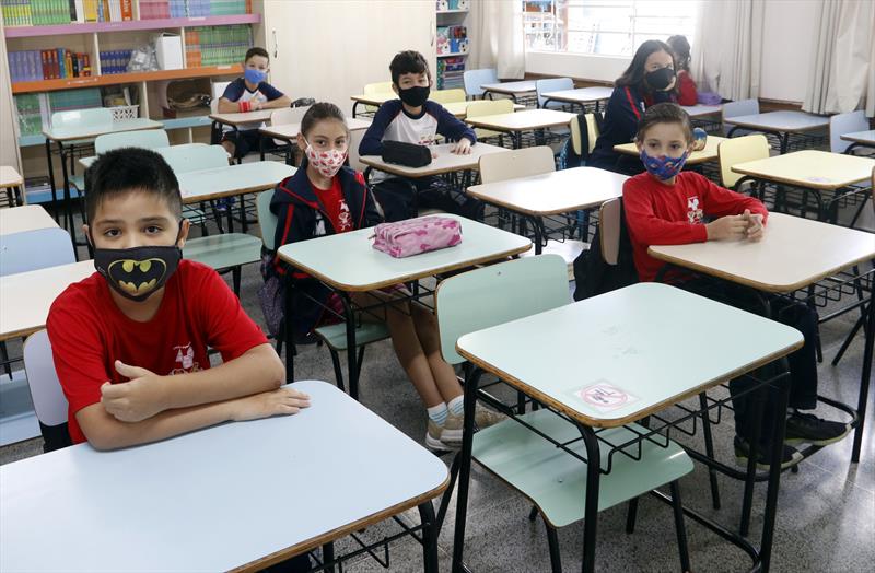 Durante o ensino remoto, apenas 6,6% das escolas públicas forneceram internet a alunos em 2020