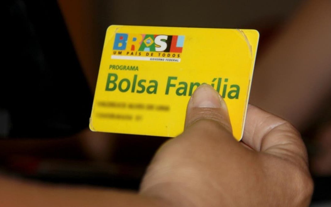 Governo quer negociar precatórios para garantir reformulação do Bolsa Família em 2022