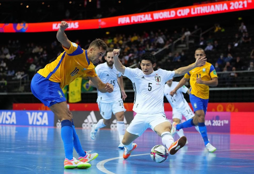 Brasil encara Marrocos pelas quartas de final do Mundial de Futsal.