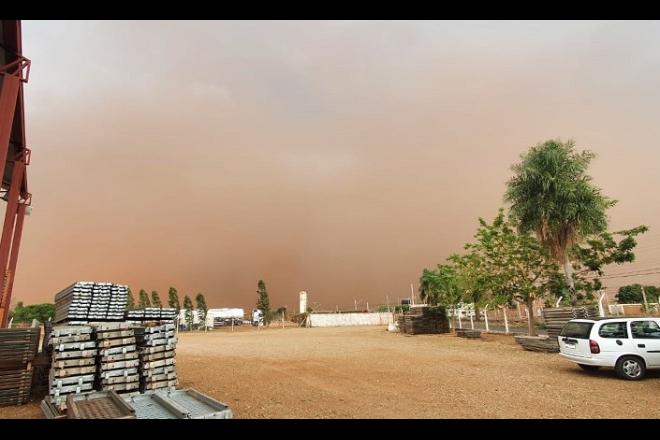 Tempestade de poeira atingiu várias cidades de MS; entenda o fenômeno