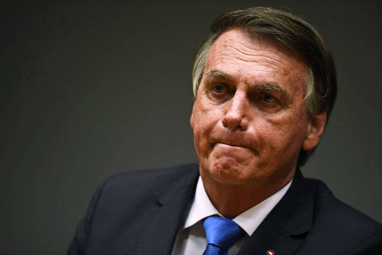 Bolsonaro defende viés social para Petrobras e diz que empresa deve lucrar menos