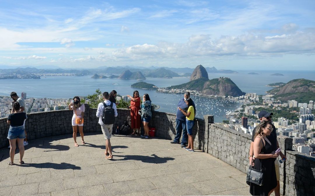 Prefeito do Rio de Janeiro prevê desobrigar uso de máscaras em duas semanas