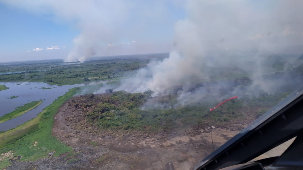 Após 25 dias de estiagem, chuva ameniza calorão e ajuda a apagar incêndios em Corumbá