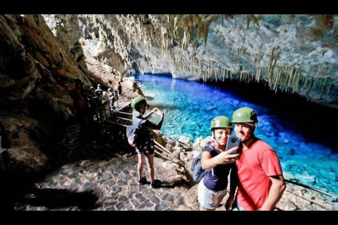 Mesmo com casos de Ômicron, Imasul amplia número de visitantes na Gruta do Lago Azul