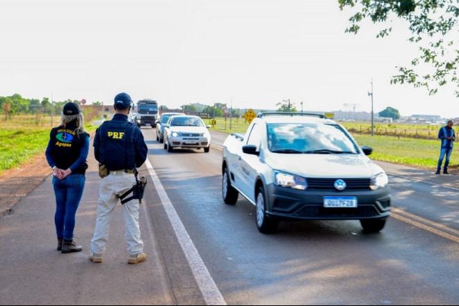 Polícia Rodoviária Federal e Detran fiscalizam veículos clandestinos nesse final de ano