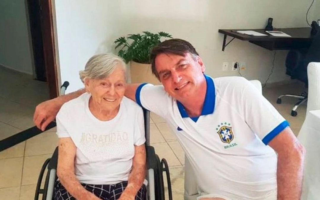 Mãe de Jair Bolsonaro morre aos 94 anos; Presidente volta ao Brasil ainda nesta sexta