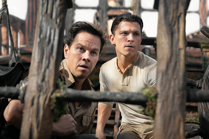 Uncharted – Tom Holland e Mark Wahlberg escolhem fantasias de carnaval em vídeo