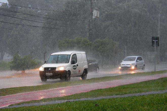 Instituto de Meteorologia alerta para chuvas fortes em MS