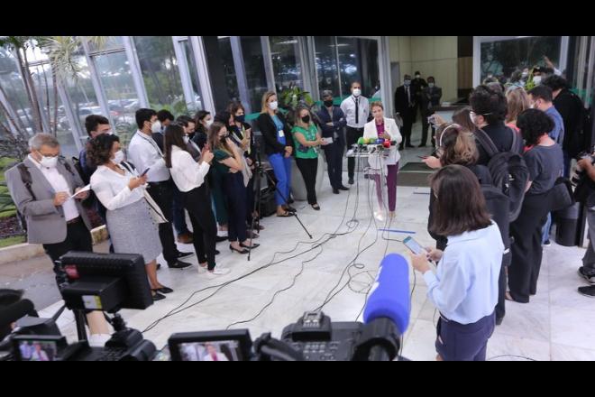 Tereza Cristina diz que Brasil tem fertilizantes até outubro e estuda alternativas