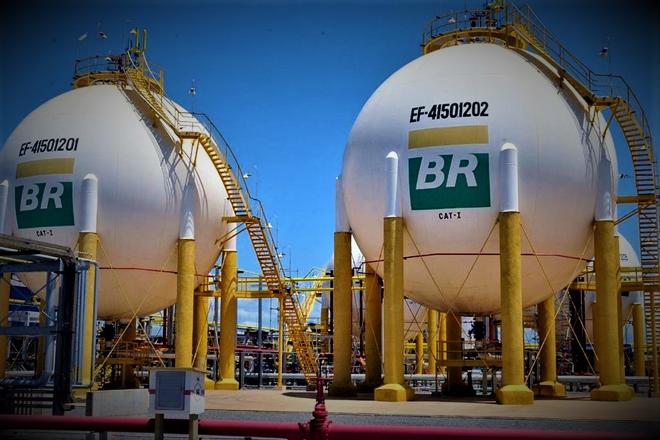 Governo notifica Petrobras para esclarecer sobre reajuste de combustíveis