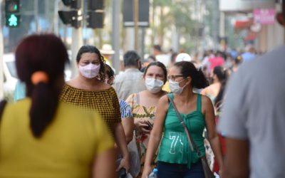 Com flexibilização, máscaras já começam a sumir de linhas de produção nacionais