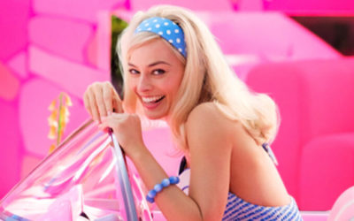 Margot Robbie aparece como Barbie na primeira imagem oficial do filme