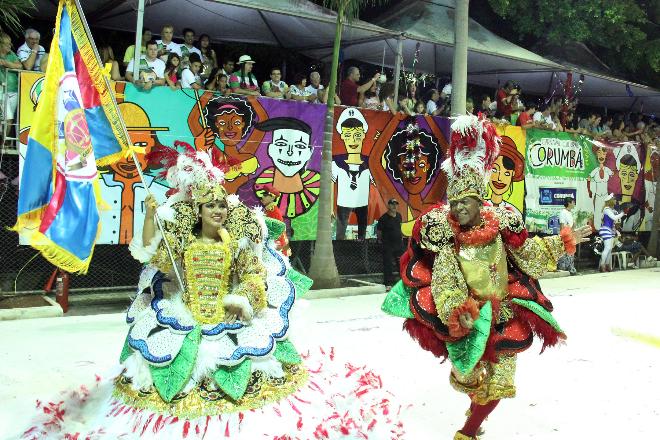 Blocos e escolas de samba ganham as ruas de Corumbá no Carnaval fora de época