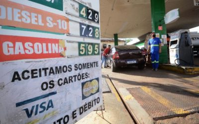 Aliviado consumidor abastece com gasolina comum a R$ 5,95