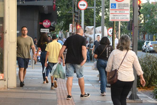 Idosos são maioria dos que desistiram do mercado de trabalho na pandemia