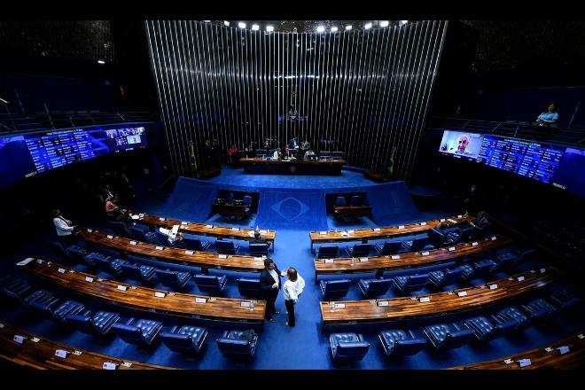 Senado aprova fazer laqueadura sem consentimento do marido e reduz idade mínima para procedimento