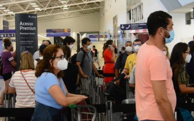 Uso de máscara em aviões e aeroportos deixa de ser obrigatório no Brasil