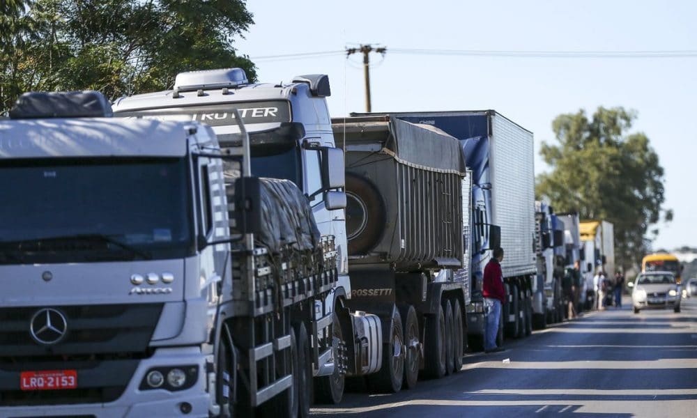 Cadastro para auxílio caminhoneiro começa hoje