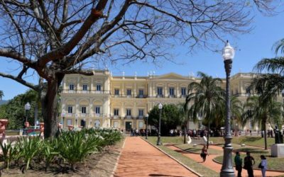 Quatro anos após incêndio, Museu Nacional apresenta fachada restaurada