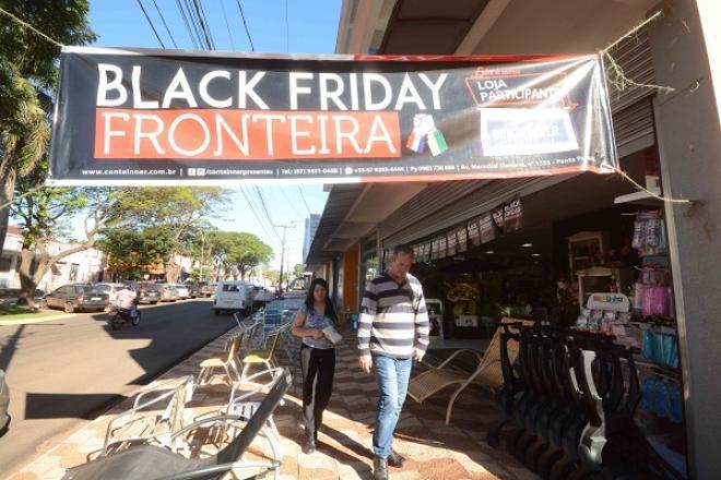 Com descontos de até 50%, Black Friday movimenta fronteira até domingo