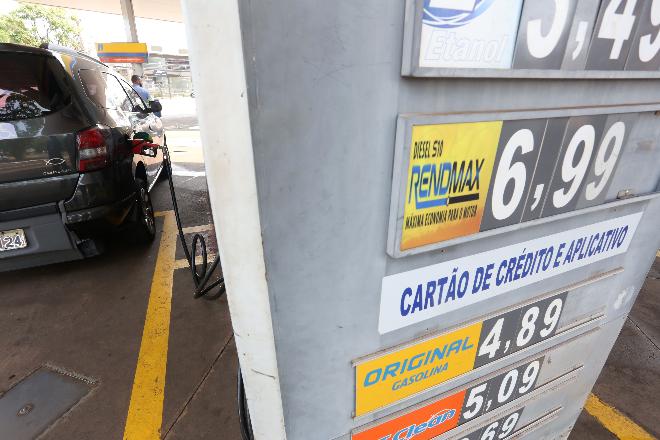 Mercado internacional e forte demanda seguram preço elevado do óleo diesel