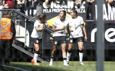 Com público recorde, Corinthians goleia Inter e é tetra do Brasileirão Feminino