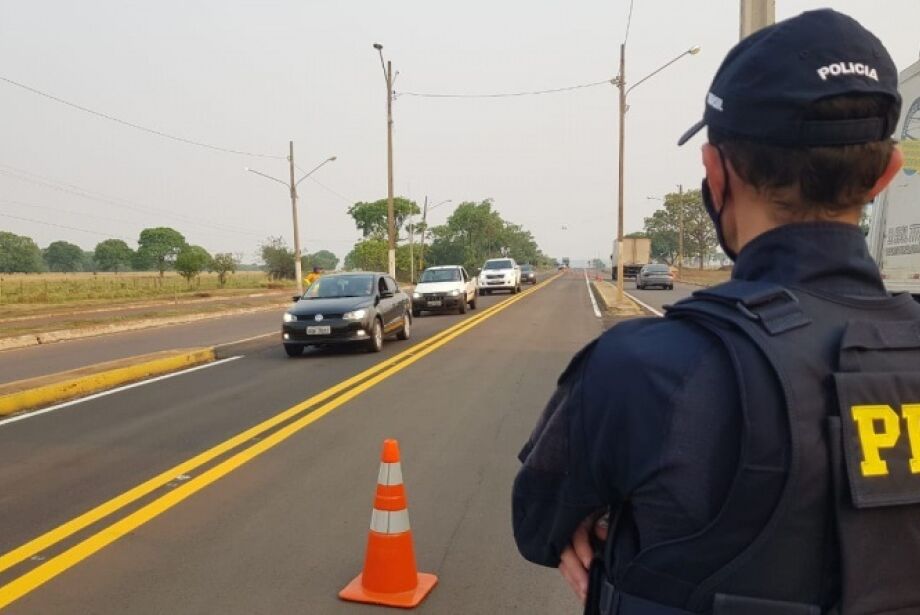 Polícia Rodoviária Federal faz operações em estradas federais do Nordeste; prefeitos criticam