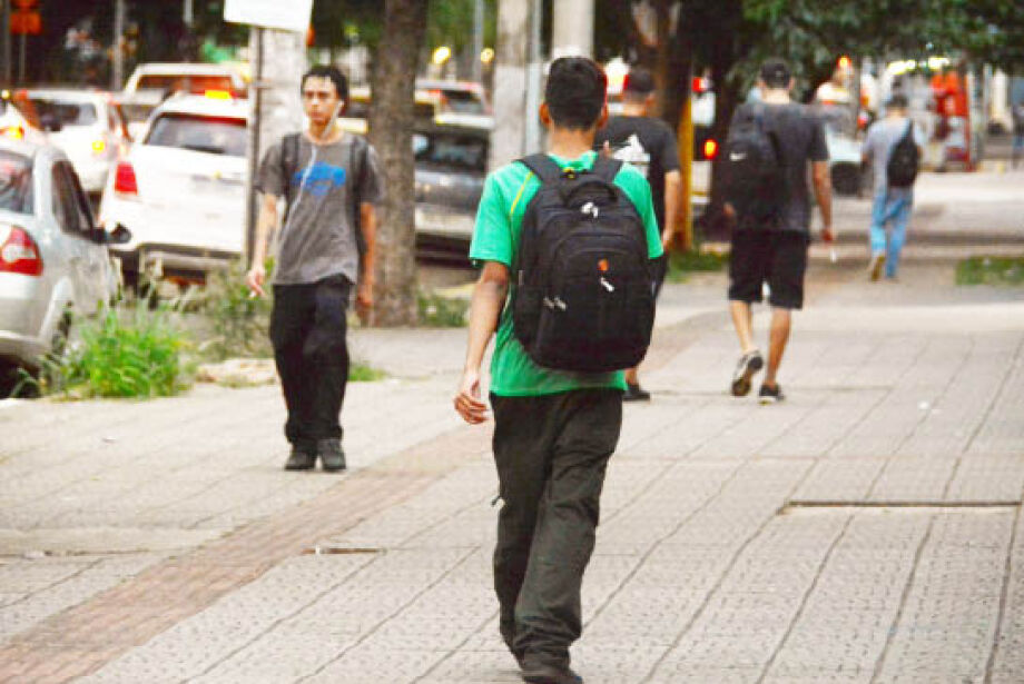 Evasão escolar no Ensino Médio voltou a crescer no Estado em 2021