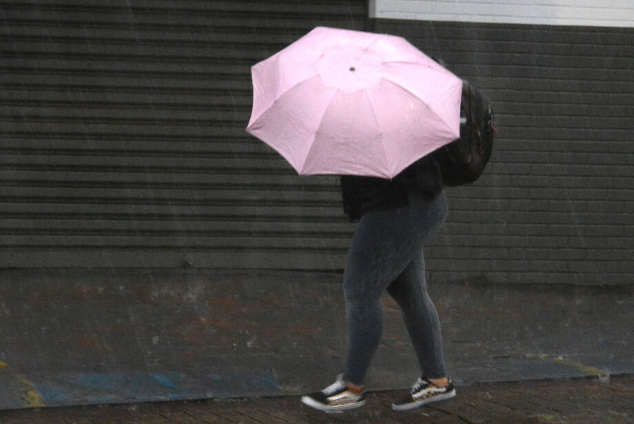 Calor e umidade faz chuva se adiantar na Capital, mas tempo deve ser estável no resto da semana